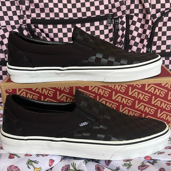 Vans Men’s Classic Slip-On (Checkerboard)Black/Black
VN000EYE276
Sneakers - Picture 2 of 15